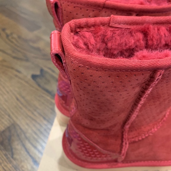 Brand new Uggs Classic Short Honeycomb Youth 3 red - Picture 6 of 12
